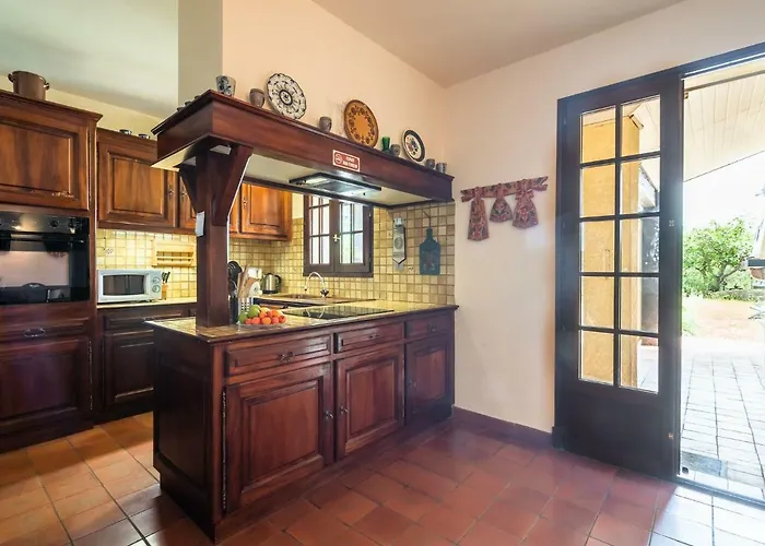 Vila In With Pool & Views *
