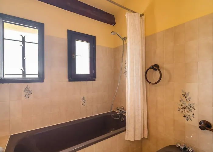 Vila In With Pool & Views *